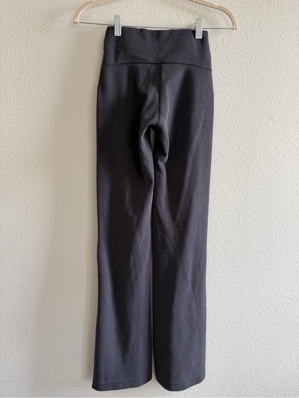 Lululemon Brushed Softstreme Ribbed Zip Flared Pant size 0 - Picture 4 of 6